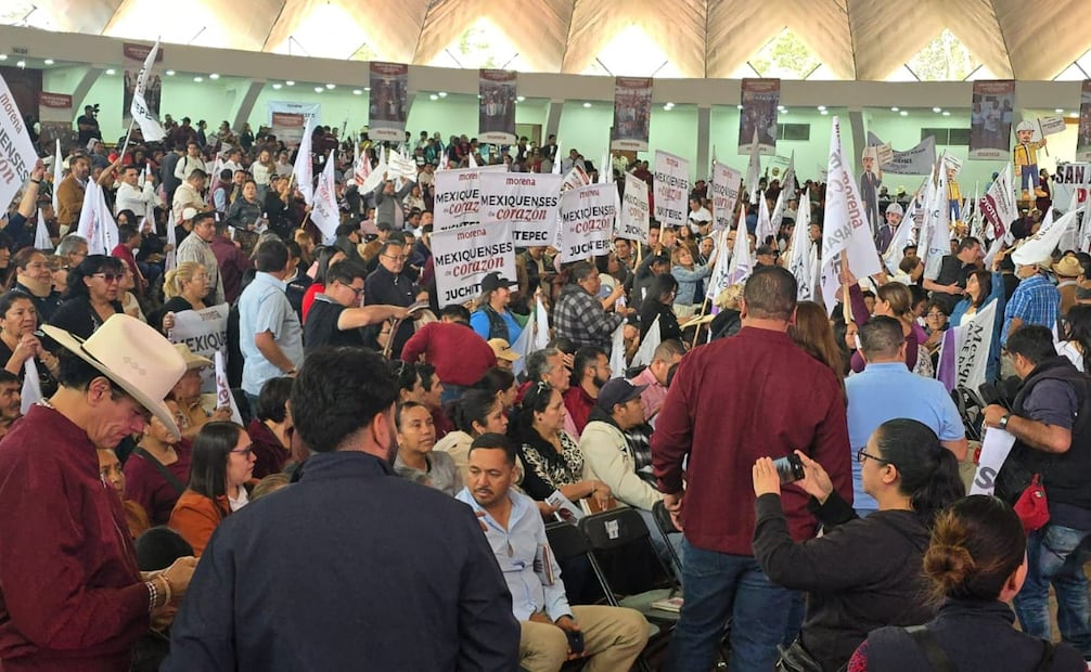 Alcaldes electos y diputados respaldaron la postura de Higinio Martínez sobre la reelección de cuadros con resultados probados. Foto Especial