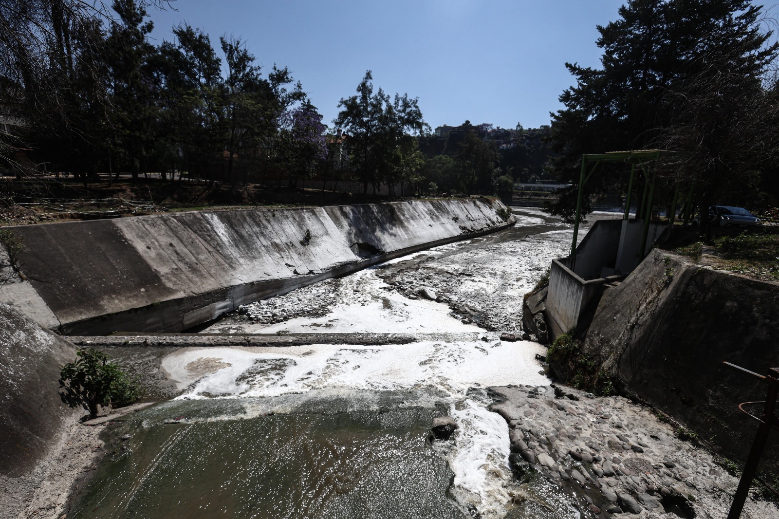 La Presa El Capulín en Huixquilucan se ha convertido en una cloaca gigante, afectando a los vecinos. Foto Gabriel Pano