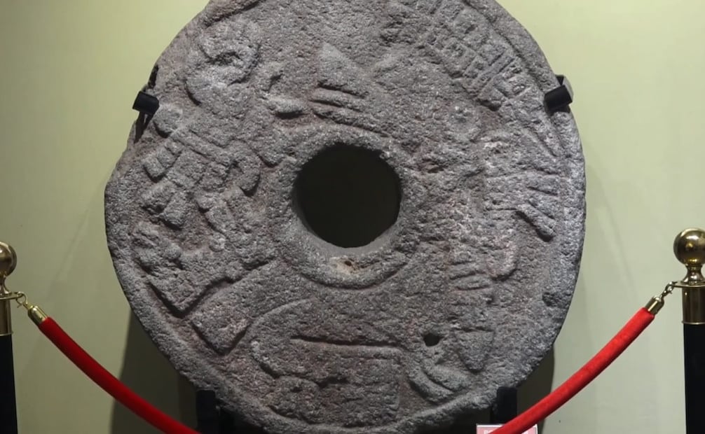 El Tlachtemalacatl, aro monolítico con la imagen del dios Ehécatl, es la pieza estrella que resguarda el MUVA en Ecatepec. Foto Especial