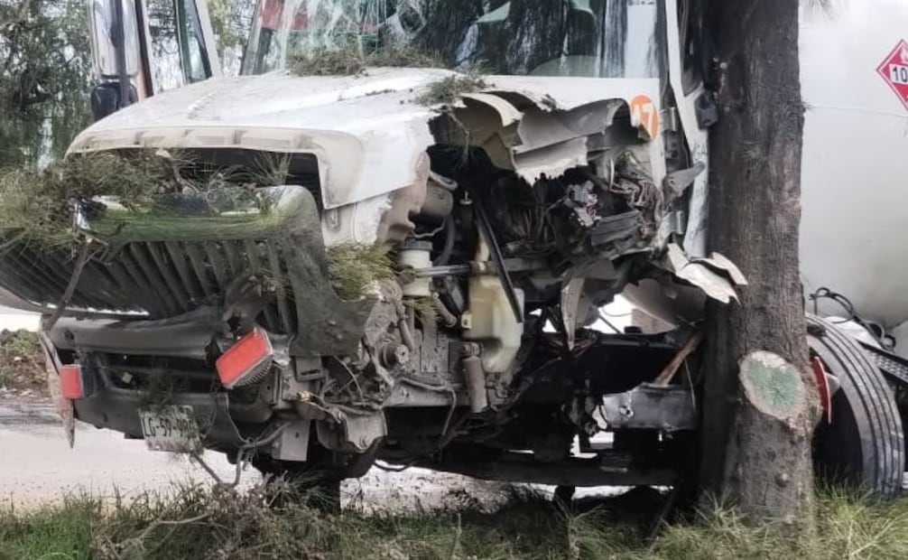 Personal de la Guardia Nacional y de la policía estatal resguardan la zona tras el accidente vehicular. Foto Especial