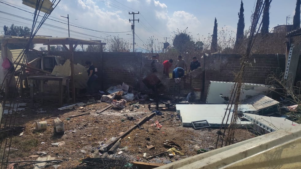 Explota taller de pirotecnia en Tultepec; niña y adulto mayor resultan heridos