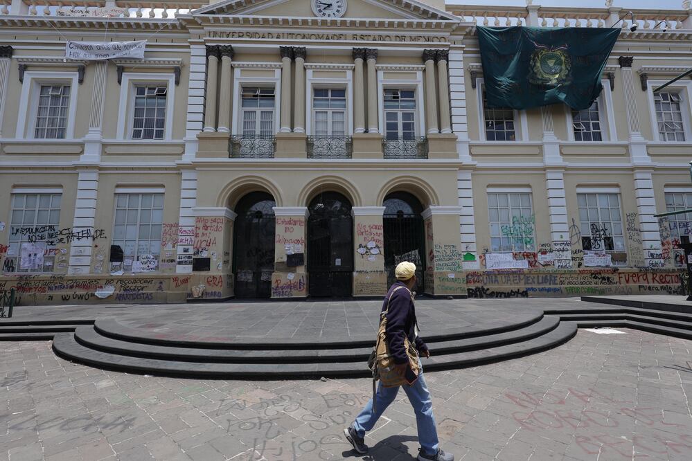 La UAEMéx demuestra su solidez financiera y transparencia, cumpliendo con todas sus obligaciones y enfrentando auditorías federales y estatales sin adeudo. Foto: Arturo Hernández / El Universal Estado de México