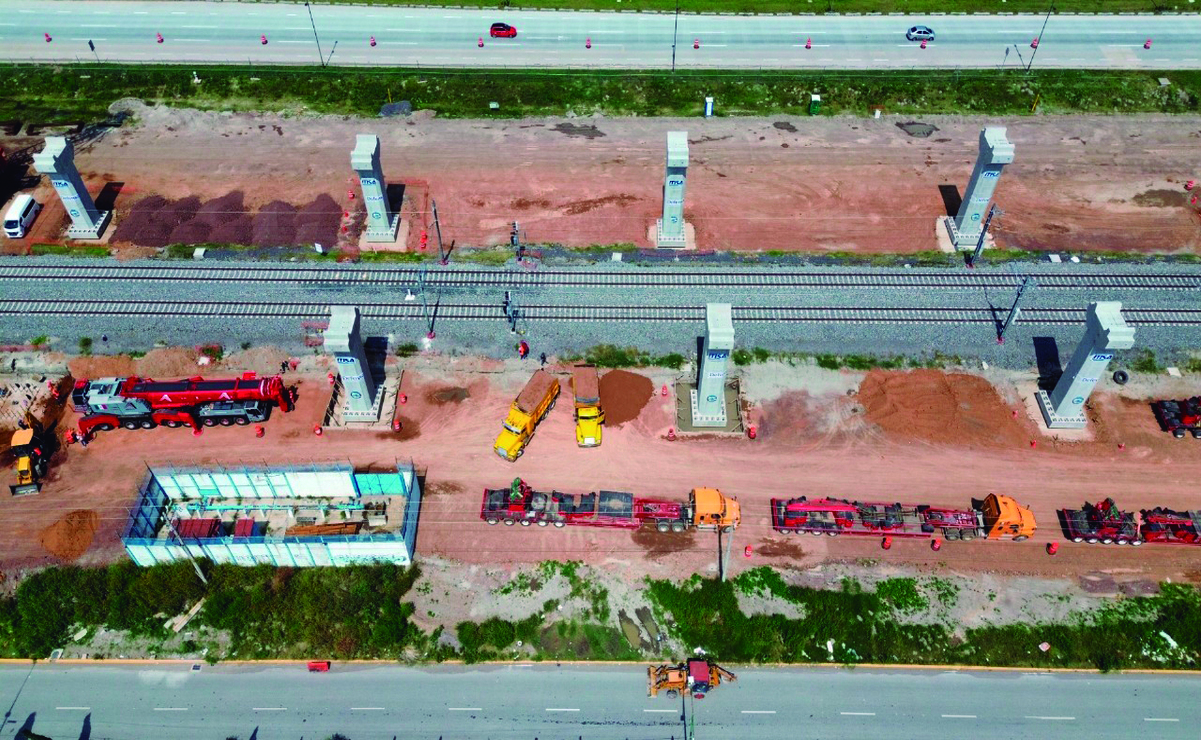 A la altura del fraccionamiento Santa Inés, un grupo de ingenieros ya colocó un total de 24 pilares / Foto Arturo Contreras