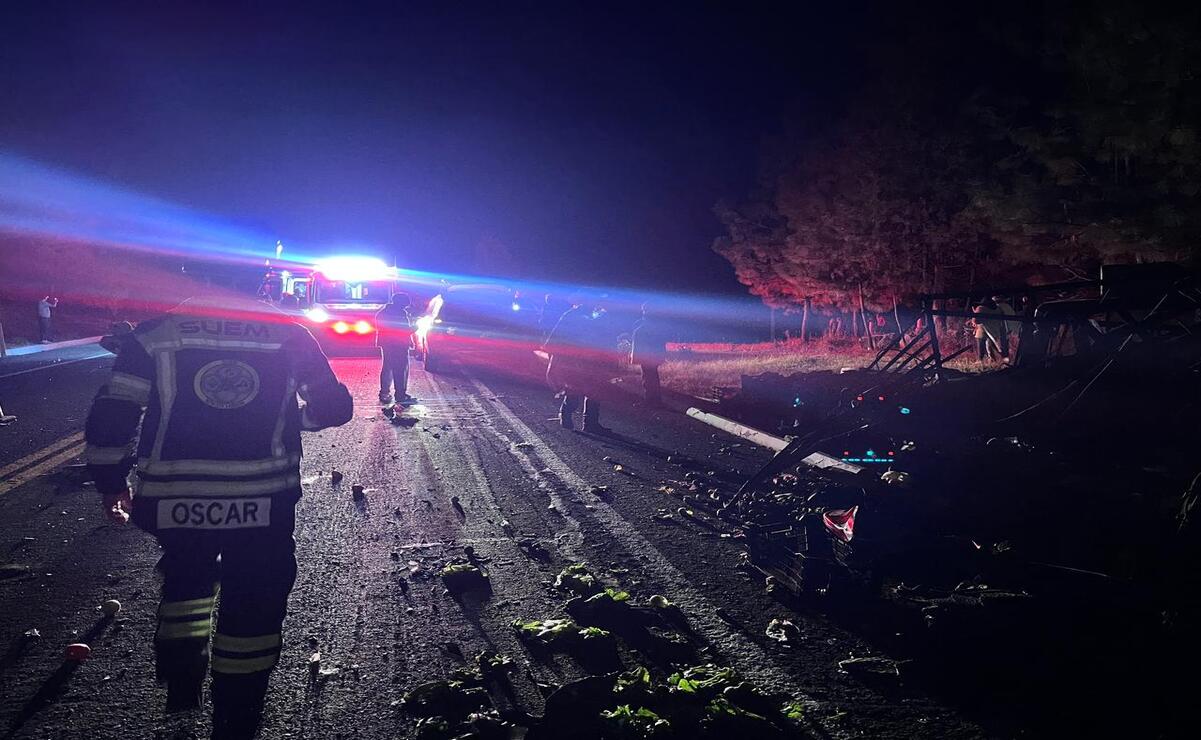 El fatal accidente ocurrió la noche del miércoles sobre la autopista Toluca Zitácuaro en el Km 33 en el paraje “Laguna Seca”. Foto: Especial