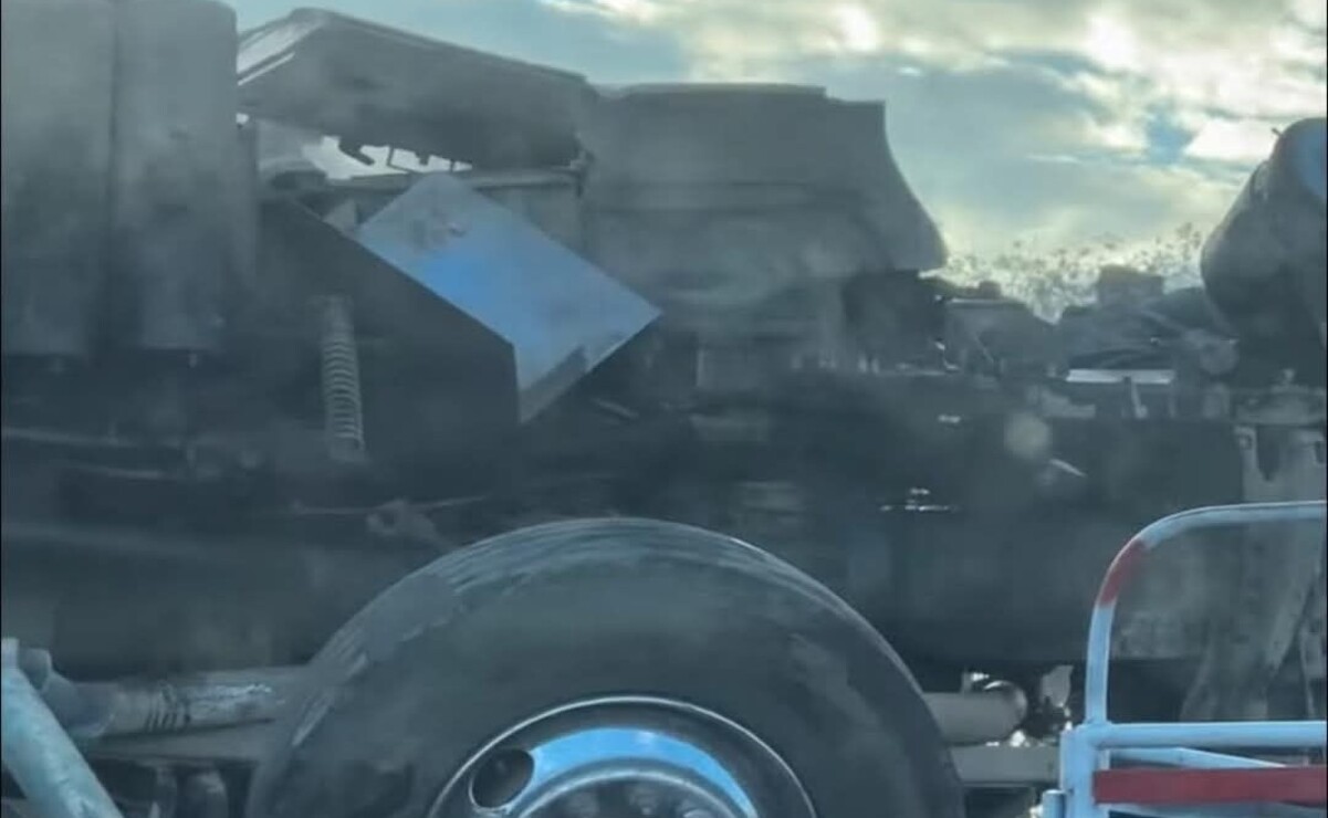 El accidente ocurrió esta mañana de martes cuando el chófer perdió el control. Foto: Especial