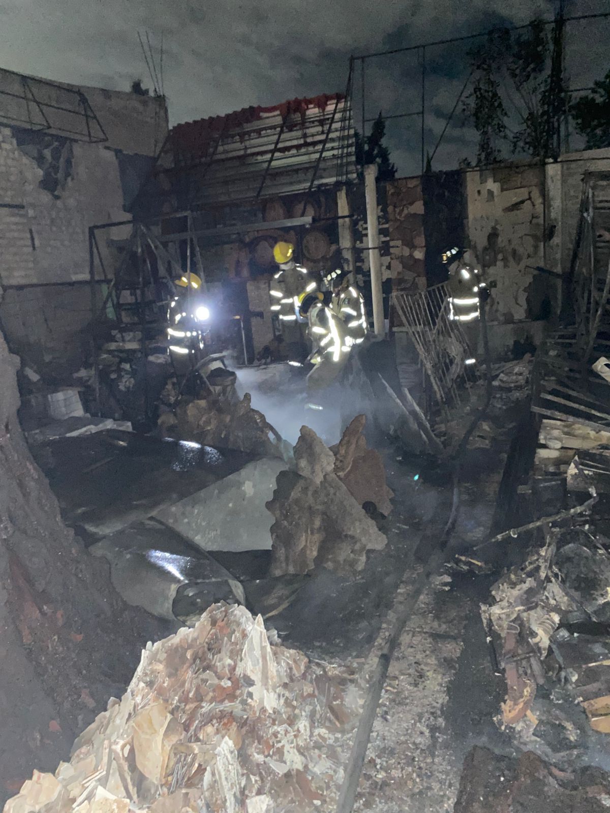 El incendio fue en un local de artesanías / Foto Especial