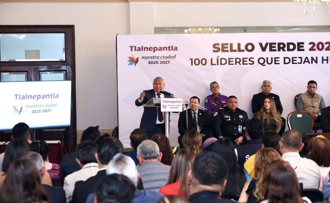 El alcalde Raciel Pérez Cruz encabezó la ceremonia de entrega del "Sello Verde 2026" a 100 líderes y actores clave en favor del medio ambiente. Foto Especial