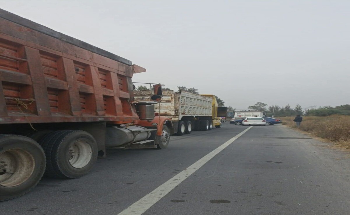 El Bloqueo a dejando varados a cientos de automovilistas y transportistas superando los 3 kilómetros de filas. Foto: Especial