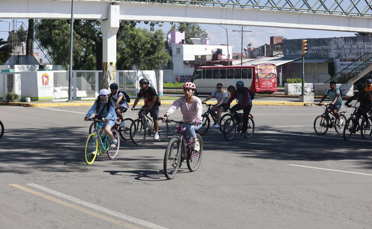 Más de 150 ciclistas de la zona norte se reunieron en pro de la ciclovía en la Av. Isidro Fabela de Toluca. Foto: Alejandro Vargas