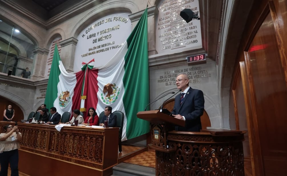 Oscar Flores Jiménez, secretario de Finanzas del Estado de México, compareció ante el Congreso Local. Foto Alejandro Vargas / El Universal