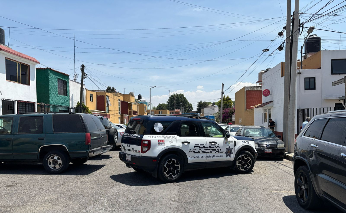 Autoridades acordonaron la zona del hallazgo en Metepec para iniciar las investigaciones. Foto: Alejandro Vargas