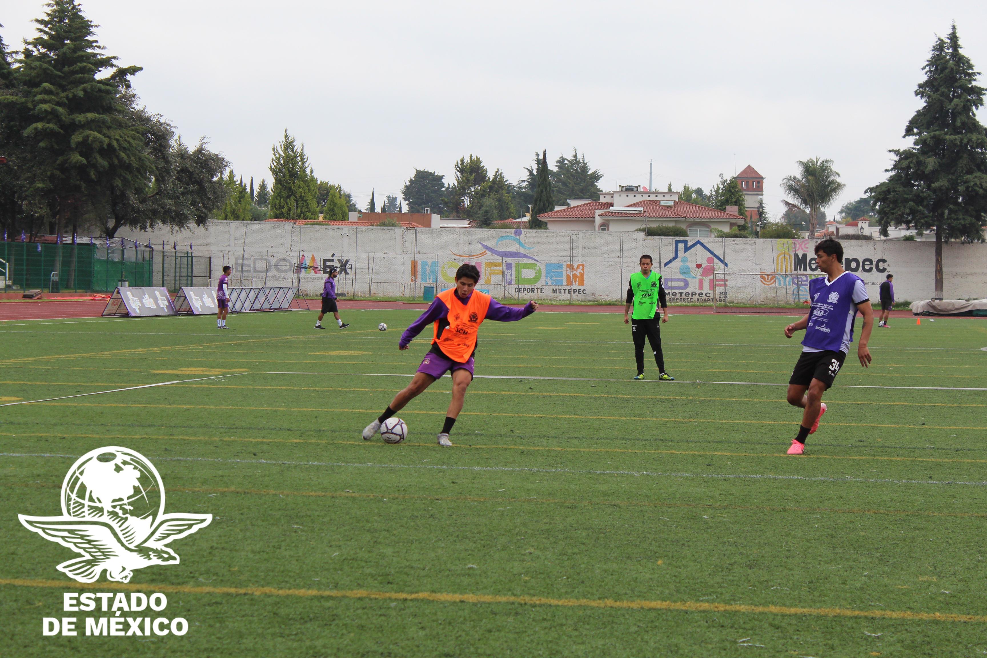 Los Artesanos de Metepec continúan su preparación. Foto Oscar Villa