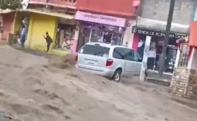 Activan Operativo Tormenta en Ecatepec tras bajada de agua, lodo y basura desde la Sierra de Guadalupe