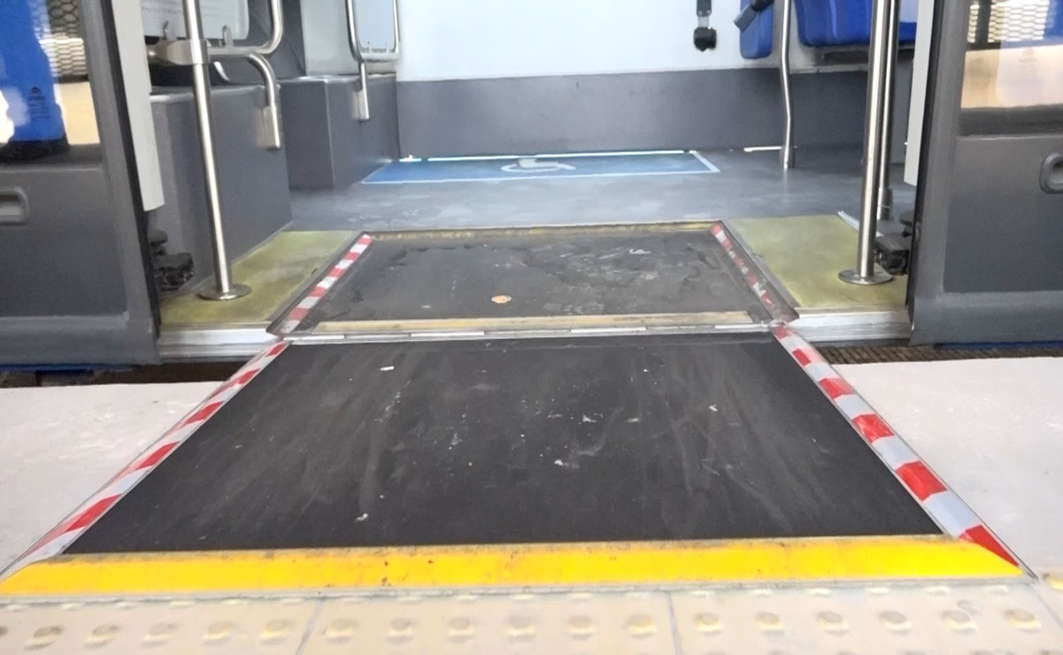 El Trolebús Chalco cuenta con rampas para ascenso y descenso de personas con discapacidad motriz. Foto: Especial