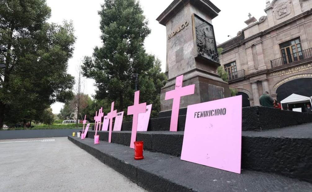 Madres de víctimas de feminicidio reconocieron la aprobación de la reforma en el Congreso del Estado de México. Foto Alejandro Vargas/ El Universal