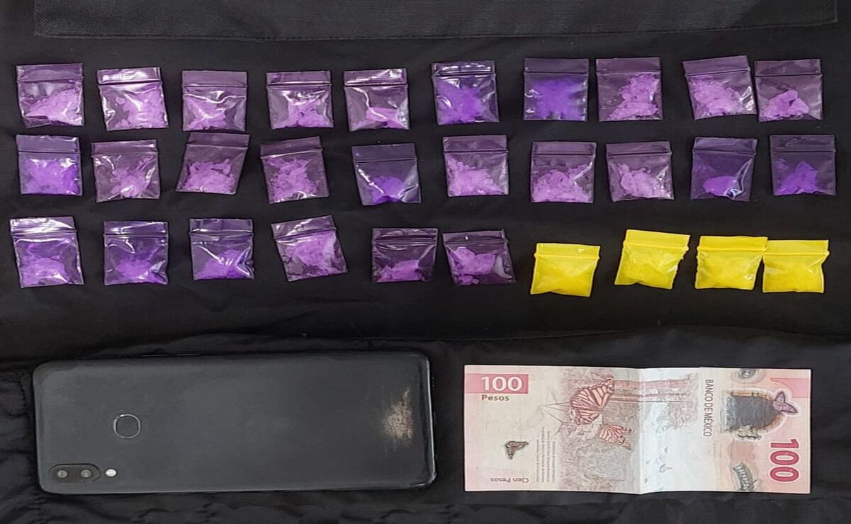 A la detenida se le encontró 30 bolsas pequeñas con posible droga conocida como cristal. Foto: Especial