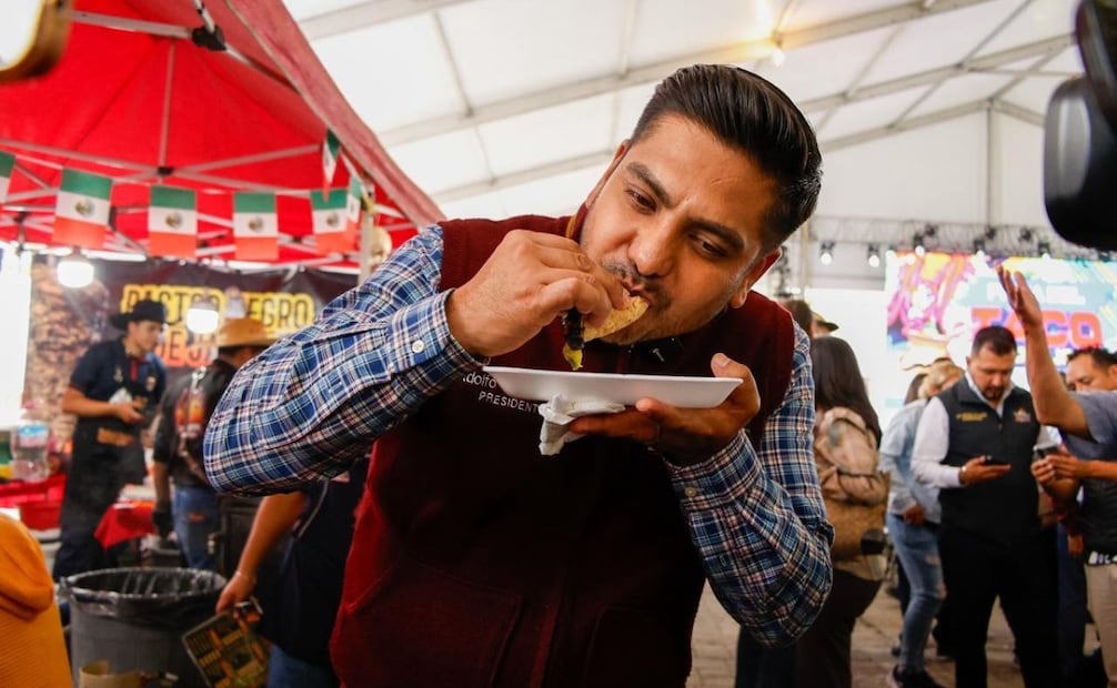 Con el corte de listón por parte del alcalde Adolfo Cerqueda, se inauguró oficialmente la Feria del Taco Mundialista en Neza. Foto Especial