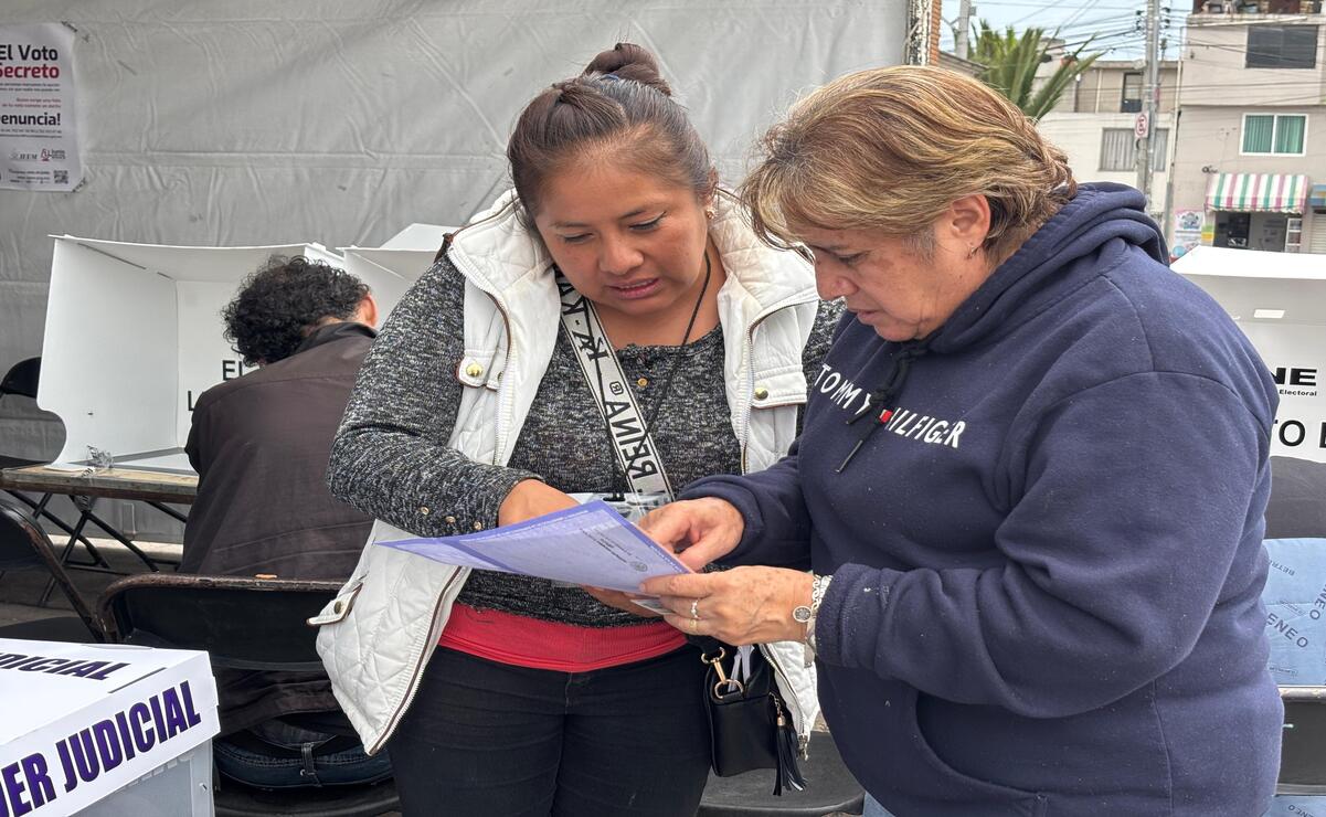  Autoridades electorales monitorean de cerca los cómputos distritales, preparando la recepción de los paquetes electorales tras el cierre de casillas Foto: Arturo Hernández/ El Universal Estado de México