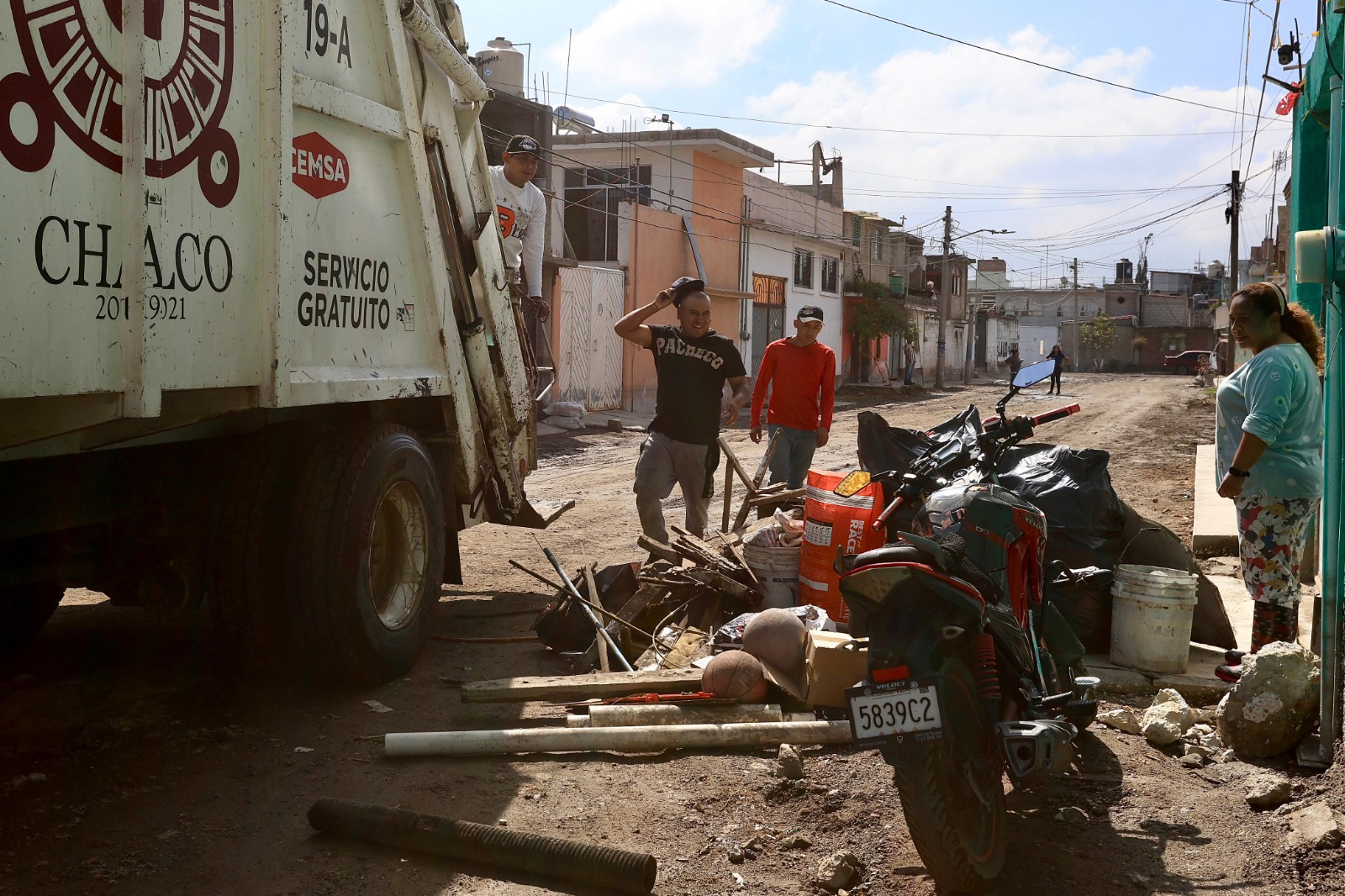 En algunos puntos la acumulación de basura fue un factor determinante apara las inundaciones. Foto Luis Camacho