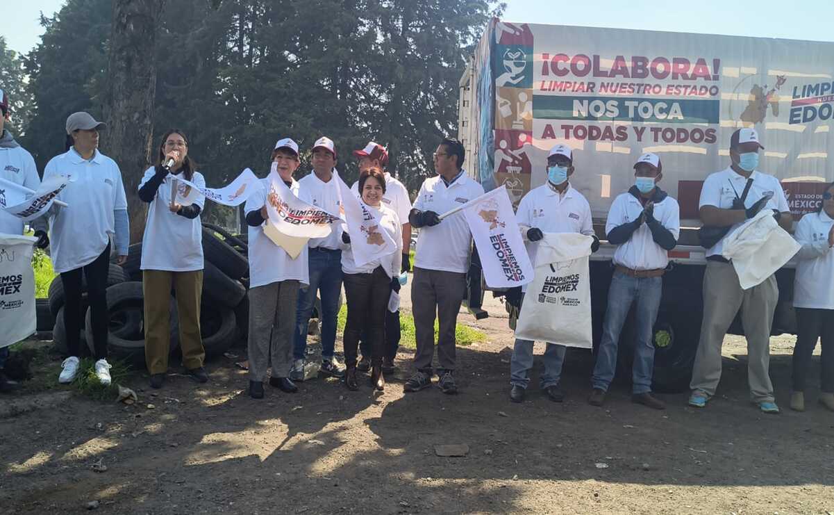 Voluntarios recolectando llantas usadas en uno de los 16 municipios participantes / Foto: Alejandro Vargas 