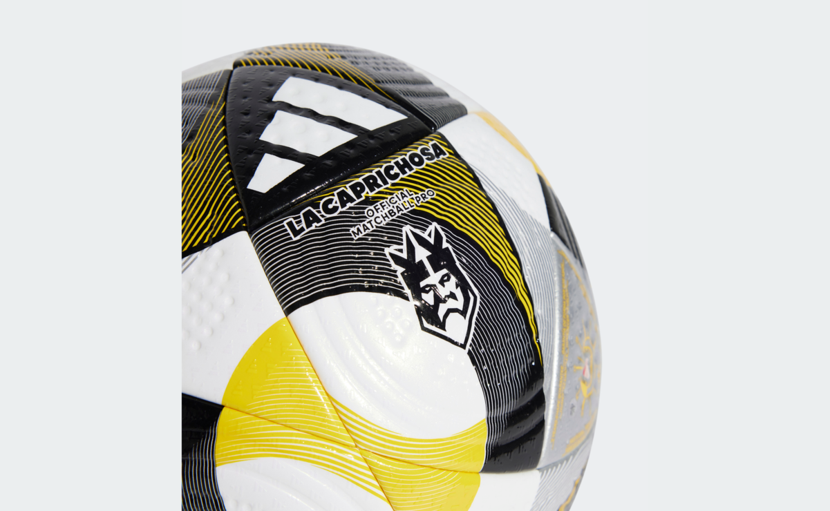 El Balón presenta un color blanco, negro y plata e incluye el logotipo impreso de la Kings League Santander. Foto: Especial