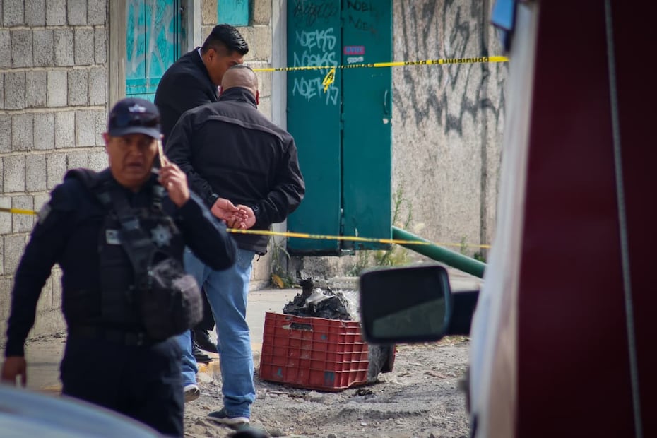 El cadáver estaba abandonado en un huacal de plástico y con cemento encima. Foto: Luis Camacho/ El Universal