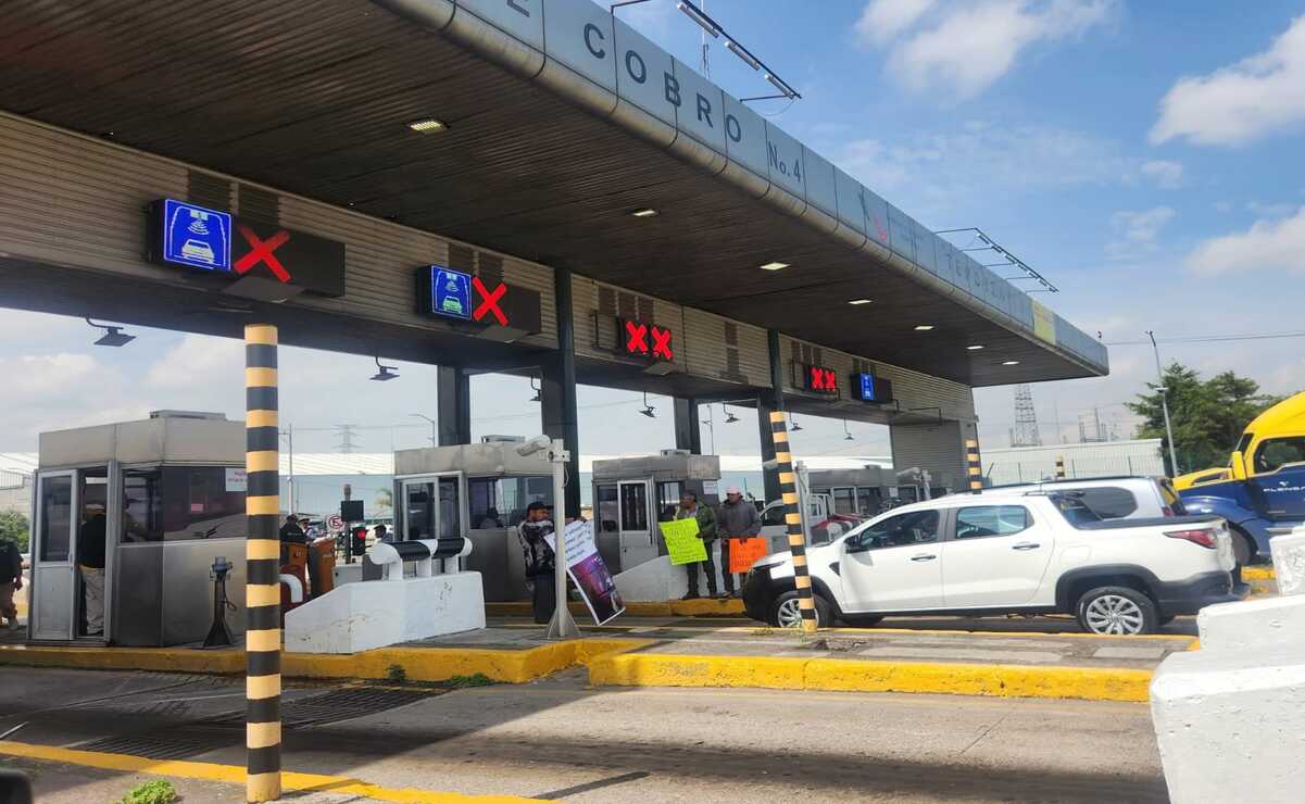 Mototaxistas de Tepotzotlán toman caseta de la México-Querétaro