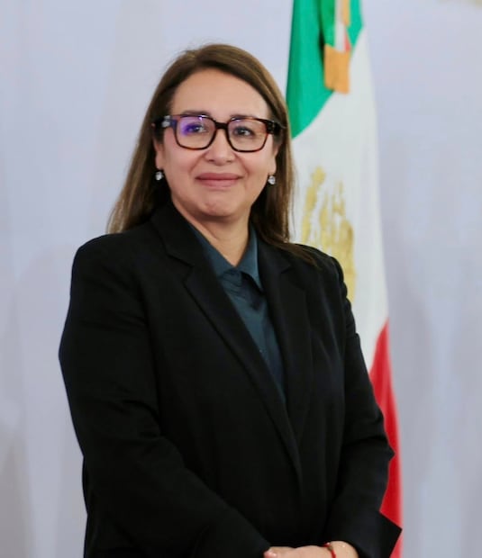 Azucena Cisneros Coss. Foto Especial