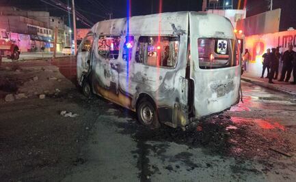 Camioneta de transporte público se incendia en Ecatepec; chofer sufre quemaduras de segundo grado