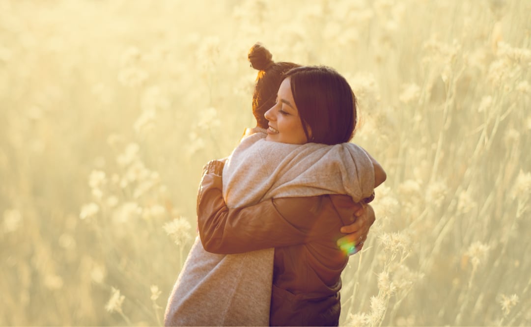 Psicólogos y neurocientíficos han calificado al abrazo como una “medicina para el alma” / Foto Especial