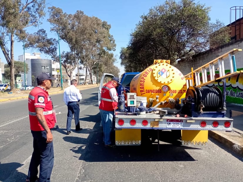 Elementos de Protección Civil y Bomberos de Toluca inician el operativo "Pipa Segura", una medida inédita para garantizar la correcta operación de las unidades de gas LP. Foto Especial