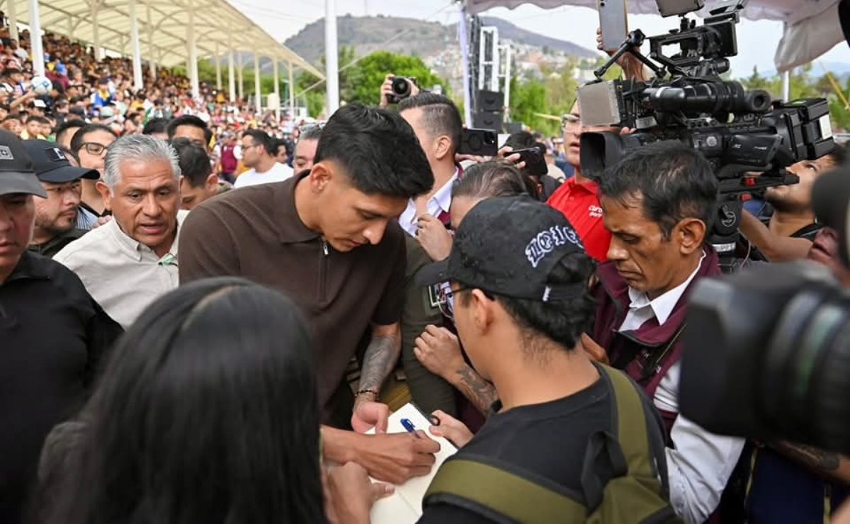 ¡Orgullo tlalnepantlense! El capitán de la Selección Nacional, Edson Álvarez, conecta con sus raíces y motiva a la comunidad en la reinauguración de su deportivo. Foto: Especial