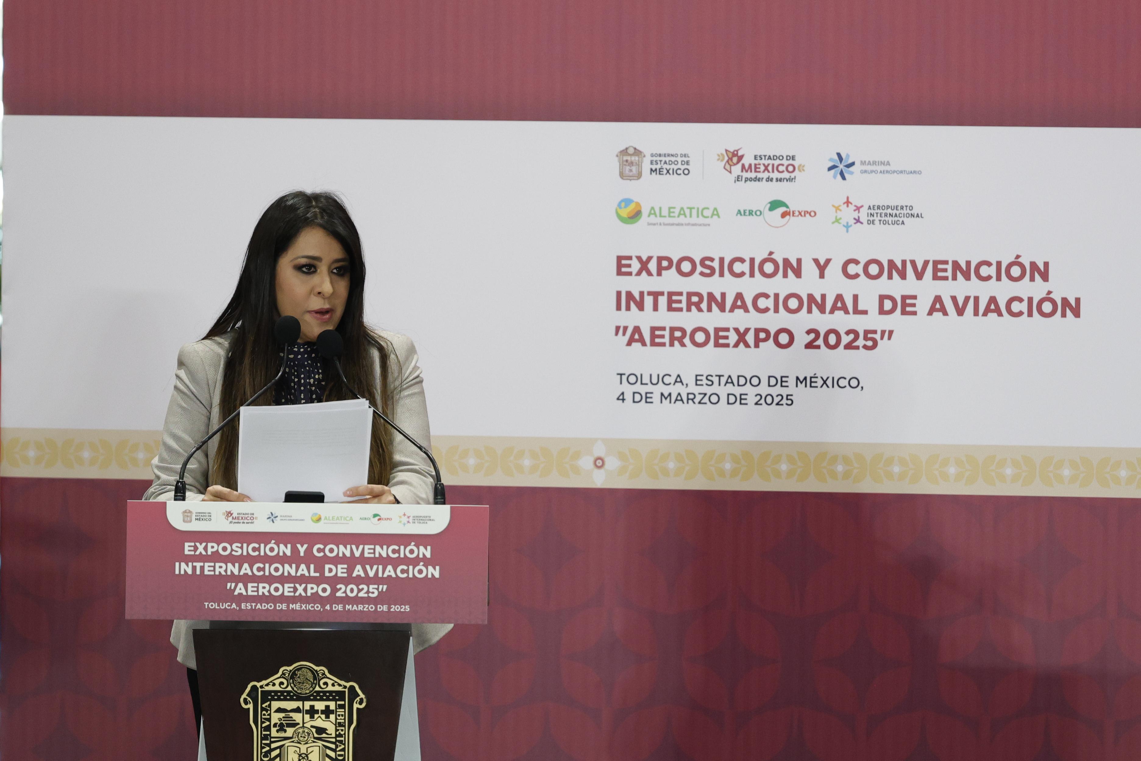 La secretaria de Desarrollo Económico estatal, Laura González, durante la inauguración de la Exposición y Convención Internacional de Aviación “Aeroexpo 2025”. Foto Arturo Hernández