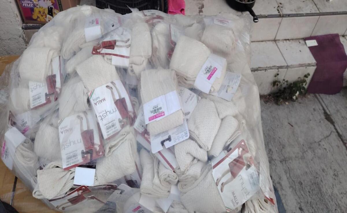 Tras el cateo también se encontraron otra serie de productos como 15 bultos de alimento para mascota, cajas con productos de limpieza, prendas de vestir, etc. Foto: Especial