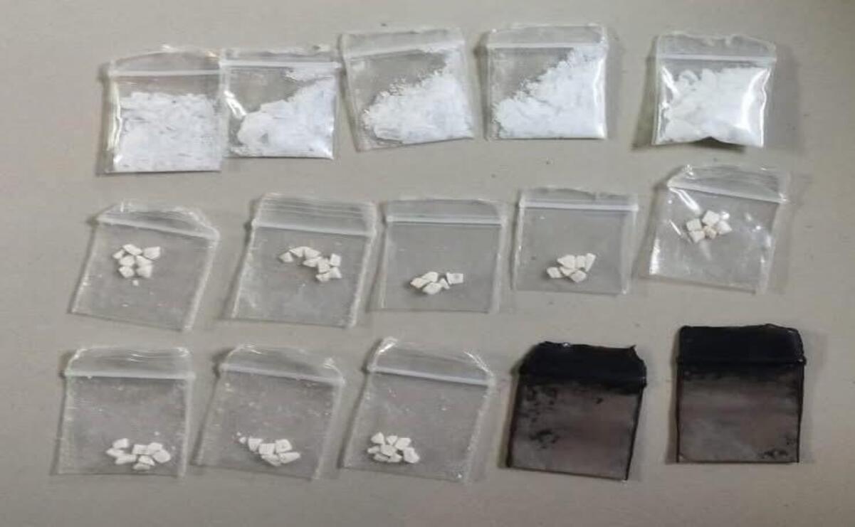15 bolsas de plástico pequeñas en las que los policías detectaron que cargaba sustancias prohibidas / Foto: Especial