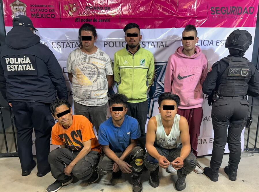 La policía detiene a los seis hombres en la calle Álvaro Obregón, colonia del Parque, en Toluca