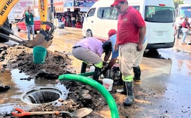 Controlan mega fuga de agua en Tlalnepantla: afectaciones viales y labores de reparación en Av. Río Lerma