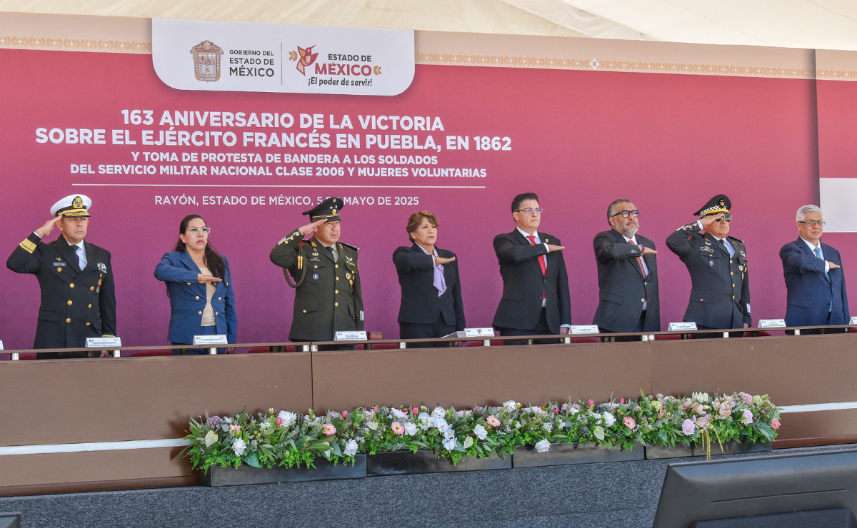 Autoridades civiles y militares presentes en la conmemoración del 163 aniversario de la Batalla de Puebla. Foto: Especial