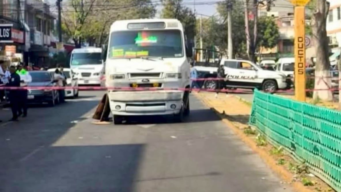 La unidad de la Ruta 05 con placas 732-450-J quedó bajo resguardo policial luego de que el conductor abandonara el sitio. Foto Especial