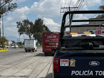 Camión de transporte público atropella y mata a hombre en Toluca