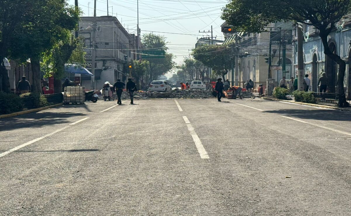 ¡Precaución en el centro de Toluca! Cierres viales por obras en cruces peatonales inteligentes
