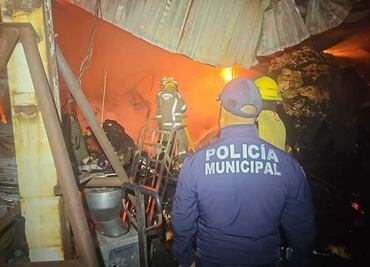 Se incendia fábrica de dulces en San Mateo Atenco
