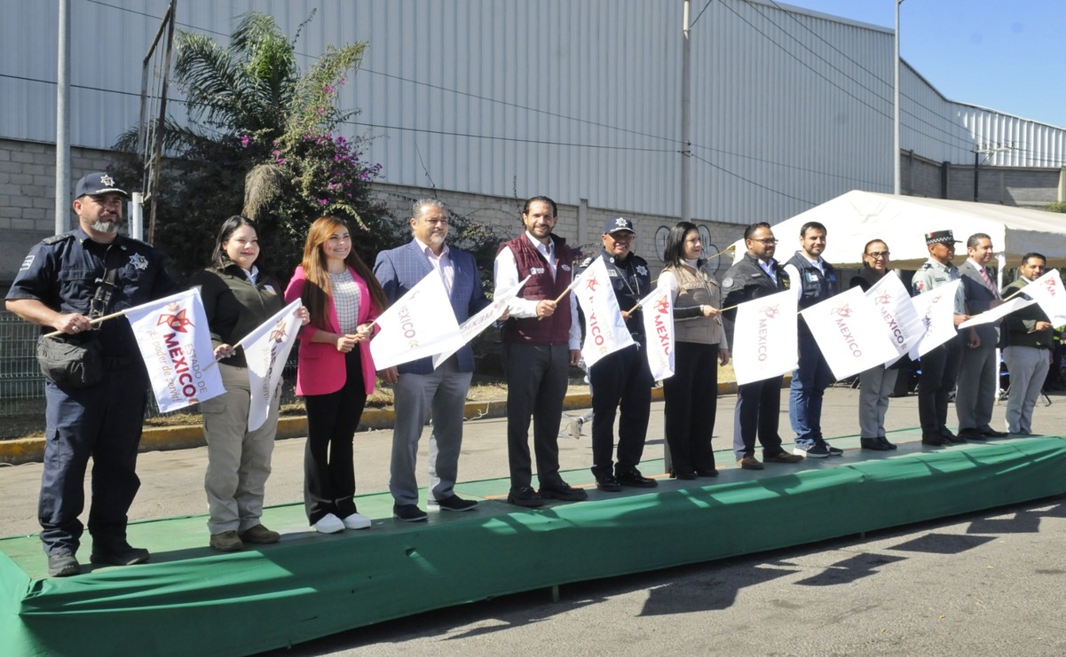 Personal de la Secretaría de Seguridad del Estado de México (SSEM) brinda apoyo a migrantes mexiquenses en el módulo de atención de Atlacomulco / Fotos: Especial