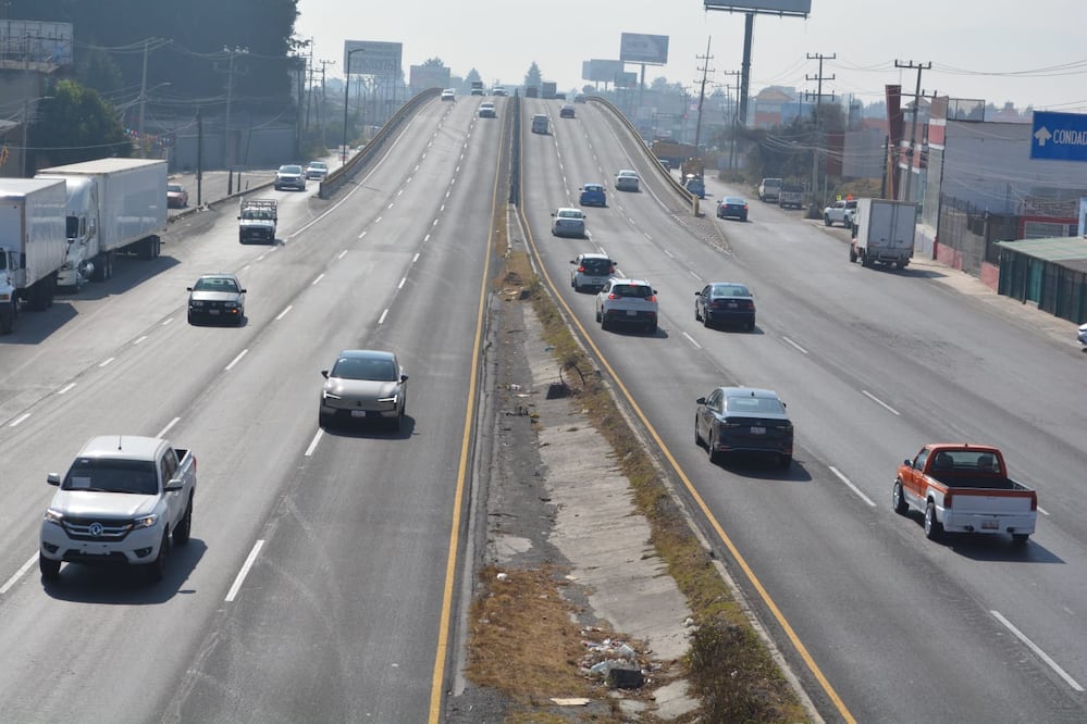 Las concreteras y fábricas de ladrillos deberán suspender actividades de combustión mientras dure la contingencia. Foto Especial