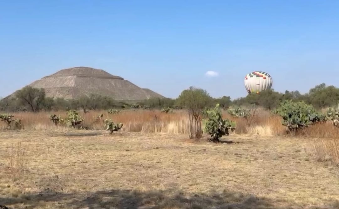 El globo aerostático aterrizó de manera forzosa a un costado de la Pirámide del Sol y la Calzada de los Muertos. Foto. Especial