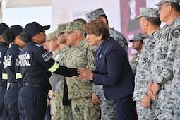 Refuerza Seguridad en el Edomex: Delfina Gómez entrega patrullas y armamento a 85 municipios