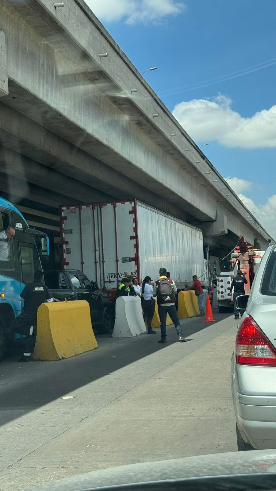 La circulación de las unidades de Mexibús en dirección a La Quebrada se vio interrumpida / Foto Especial