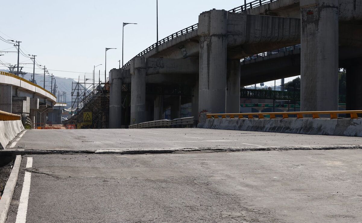La incorporación de la autopista México–Puebla hacia Ignacio Zaragoza permanece cerrada por la construcción del Trolebús Santa Martha–Chalco/ Foto Berenice Fragoso