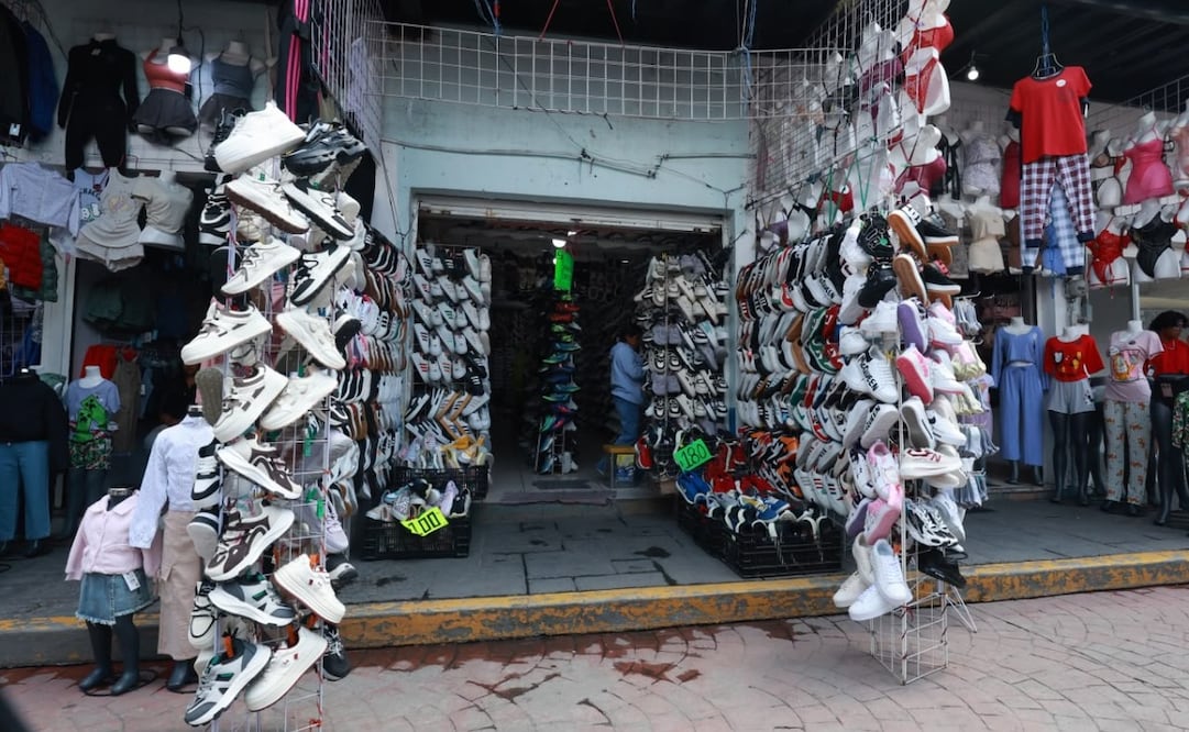 Los talleres aumentan su inventario más de 90% para cubrir la demanda previa y posterior al ciclo escolar. Foto Alejandro Vargas / El Universal