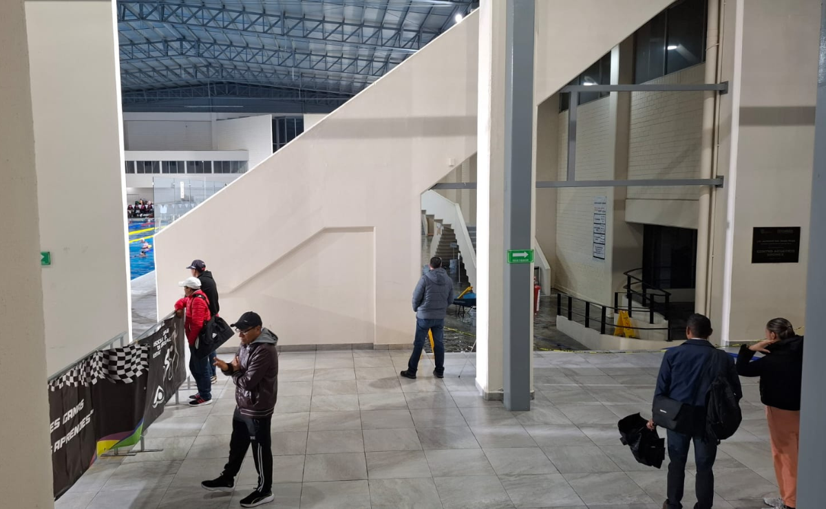 ¿Aguas negras en la fosa de clavados? Vecinos de Zinacantepec exigen soluciones para su alberca olímpica y acusan a la administración de ignorarlos. Foto: Especial
